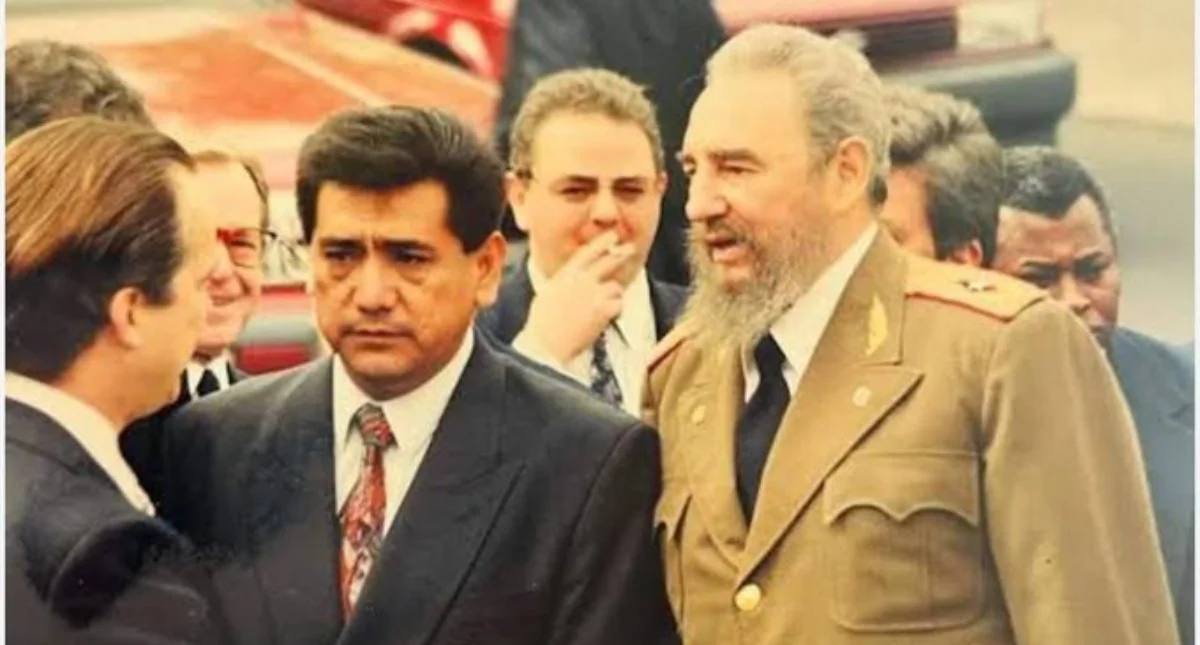 Félix Salgado Macedonio junto a Fidel Castro en 1997 Foto: @FelixSalMac