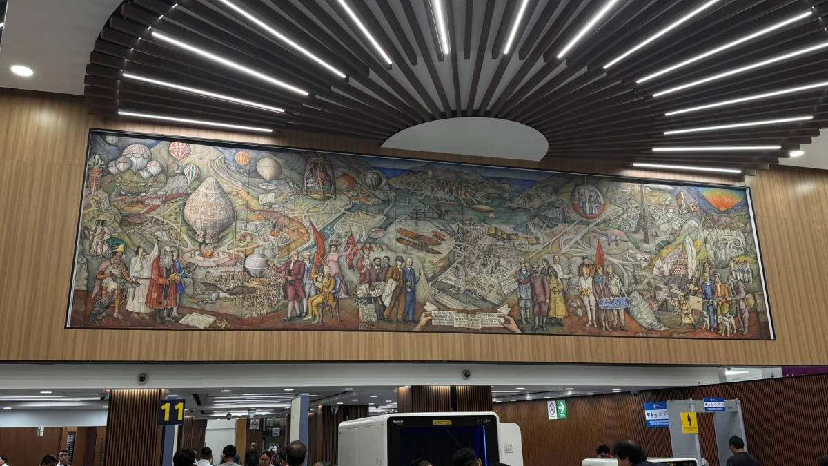 mural "La conquista del aire por el hombre" del artista mexicano Juan O'Gorman. Foto: @aeropuertos_GAM
